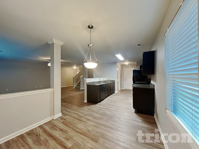 Photo - 805 Alta Wy