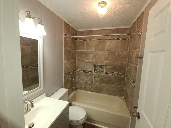 Photo - 1623 E Main St