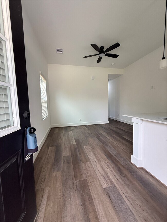 Building Photo - 106 Armstrong St