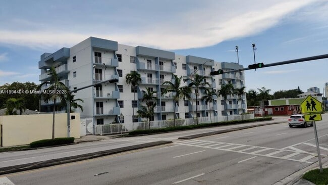 Building Photo - 2575 SW 27th Ave Unit 406 Rental