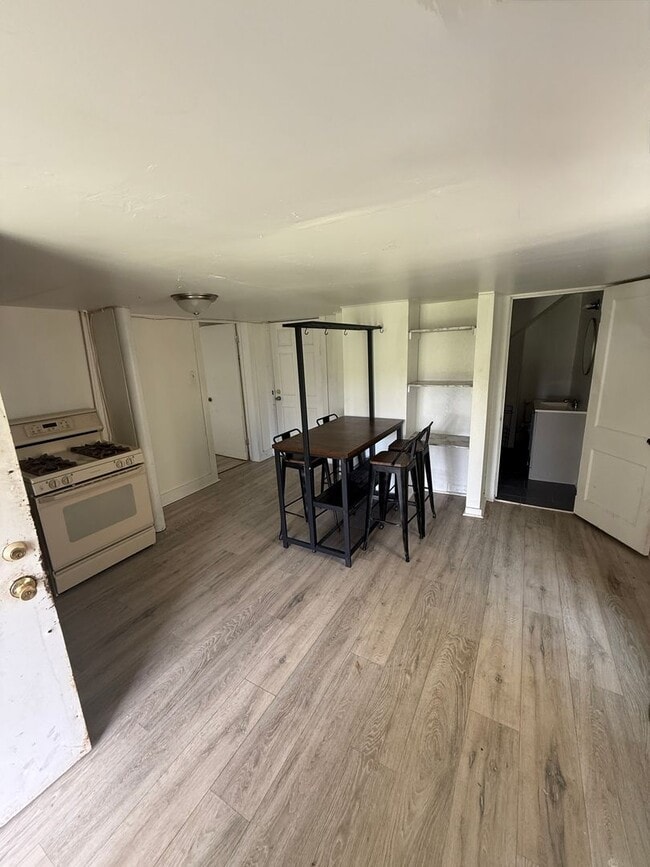 Building Photo - 271 Locust Ave Unit 271 Locust Ave #Basement Washington PA 15301