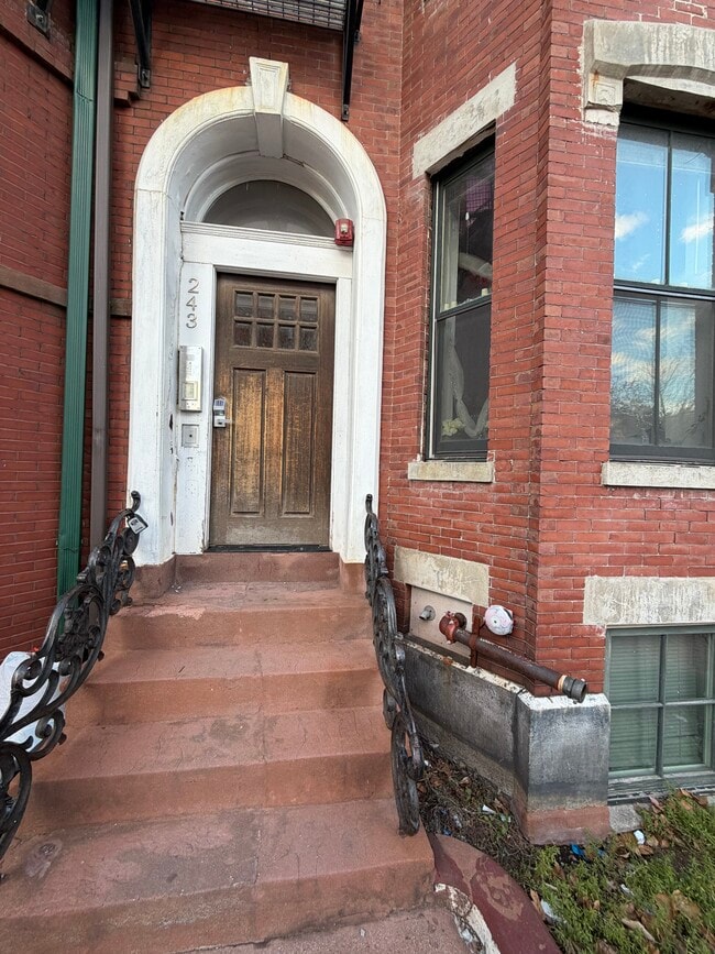 Photo - 243 Northampton St Unit 4
