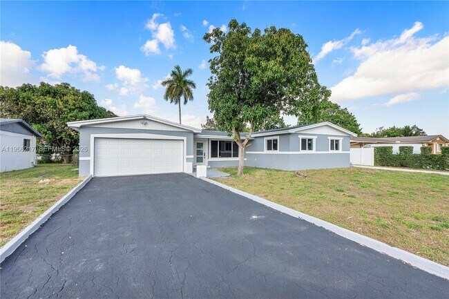 Photo - 4725 NW 5th Ct