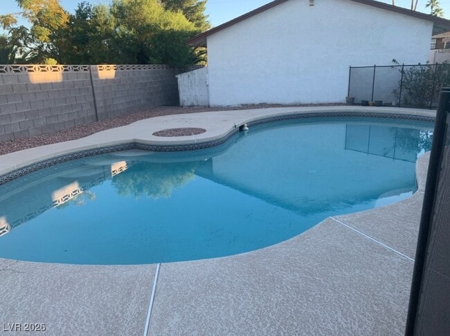 Photo - 6860 Tara Ave