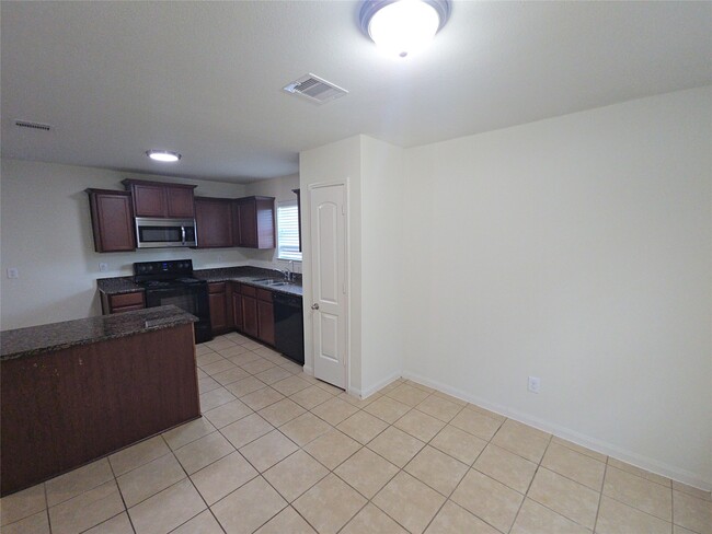 Photo - 2303 Golden Brandy Ln