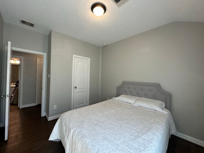 Photo - 419 Oak Chase Dr