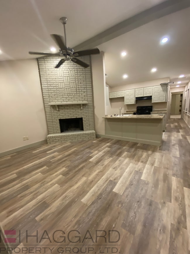 Building Photo - 3 bedroom 2 bathrooms Rental