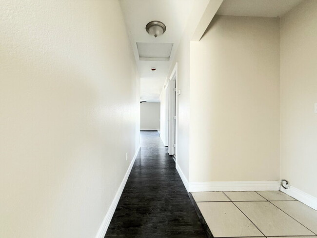 Photo - 846 W 55th St