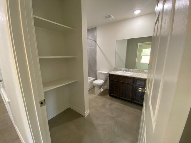 Building Photo - 2302 Zanoletti Ct Unit B-SHOWABLE Rental