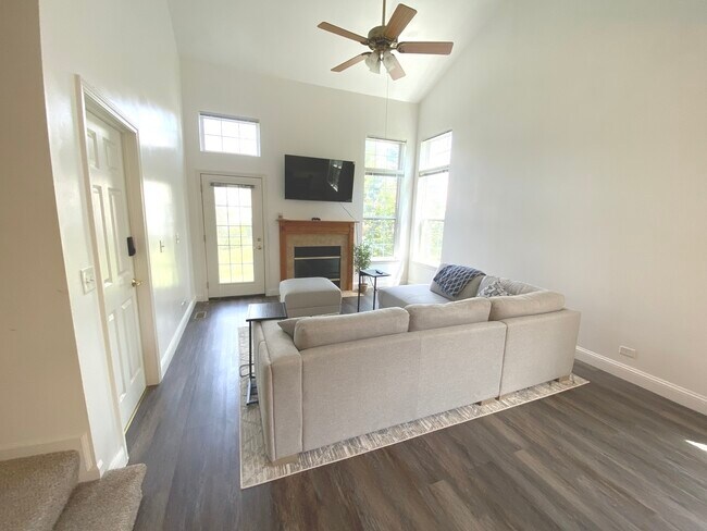 Photo - 10S401 Carrington Cir