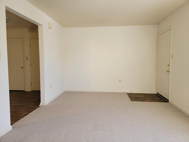 Photo - 94 Westpointe Ln