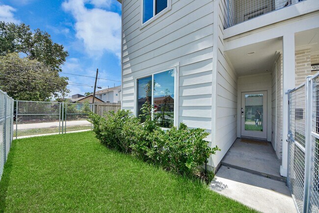 Photo - 1903 Wipprecht St