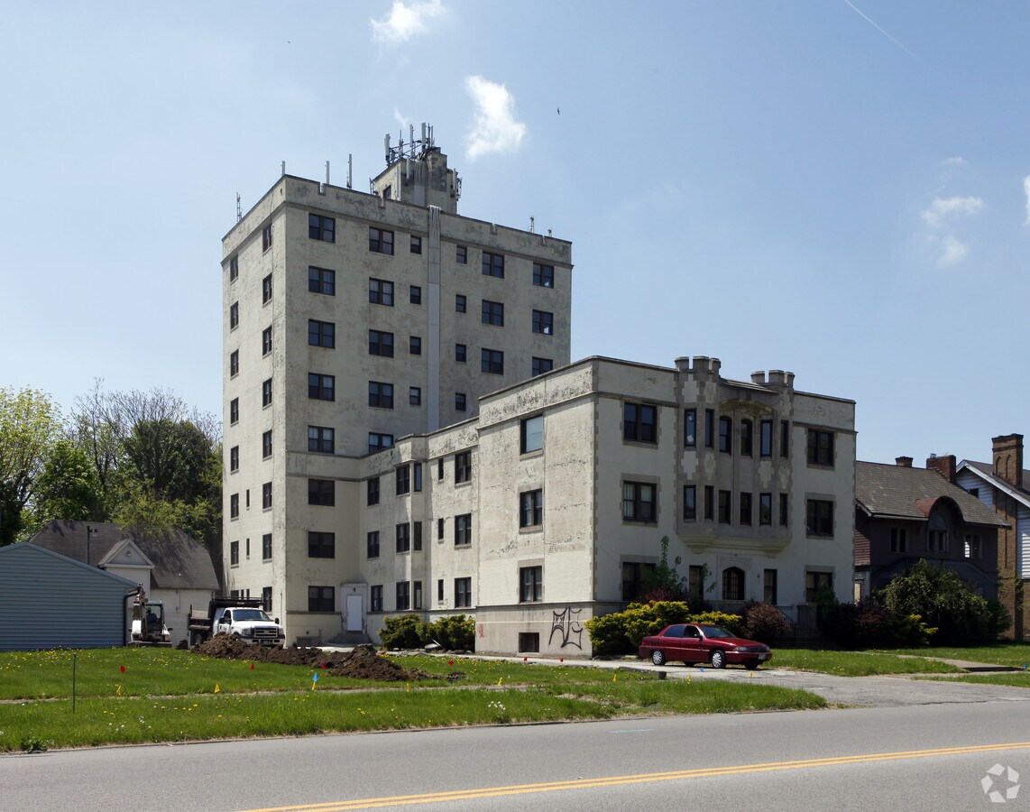 Photo - Parkway Tower Apartments