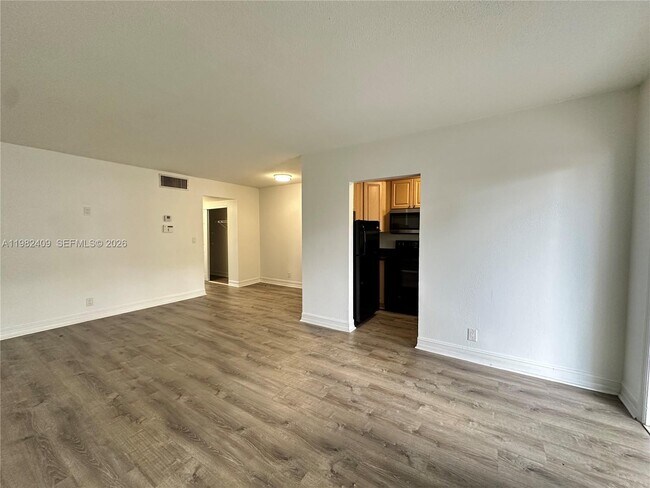 Photo - 1400 NE 56th St Unidad 109