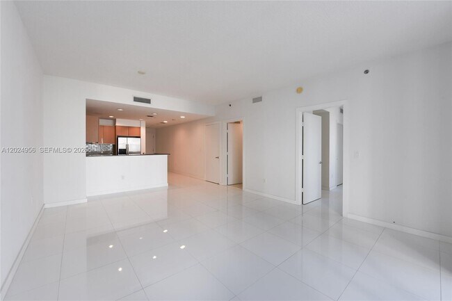 Photo - 1060 Brickell Ave Unit 1715