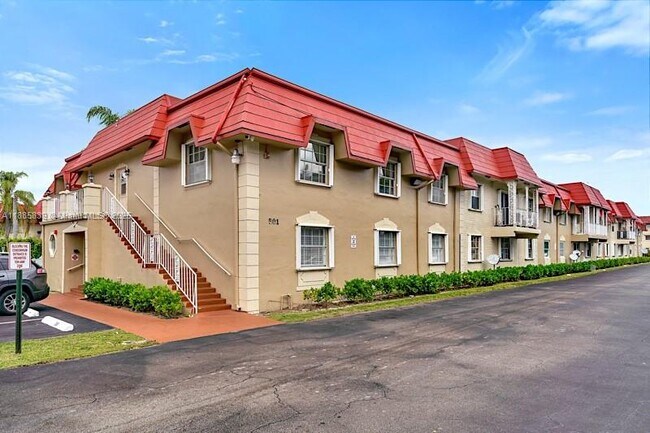 Building Photo - 501 SE 8th St Unit 205