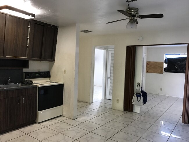 Building Photo - 1533 NW 1st Ave Unit B