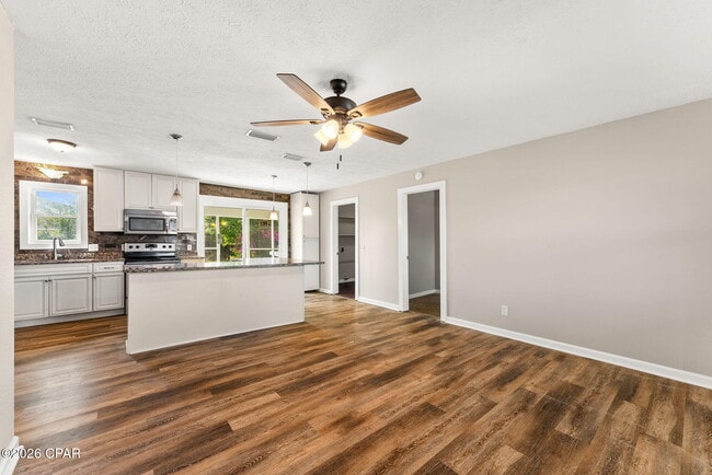 Photo - 2004 Greenbriar Blvd