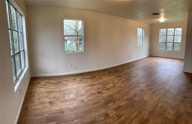 Photo - 516 San Saba St