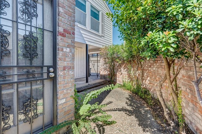 Photo - 5816 Lynbrook Dr Unit 67