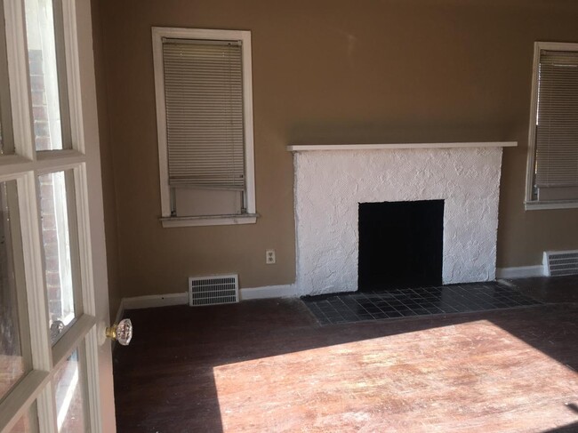 Photo - 11917 Laing St