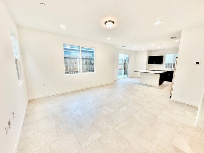 Photo - BRAND NEW 3/2.5 Lennar In Riverstone Community