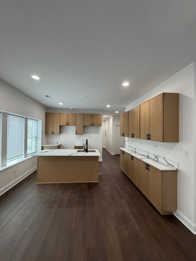 Photo - 1942 Elmwood Ave Unit 1F