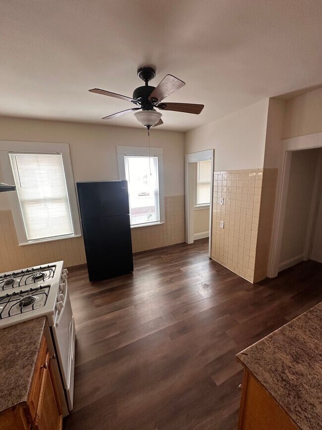 Photo - Catherine St. 143-147 Unit 143 1st