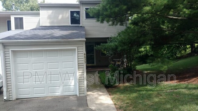 Building Photo - 6433 Wainscot Dr SE