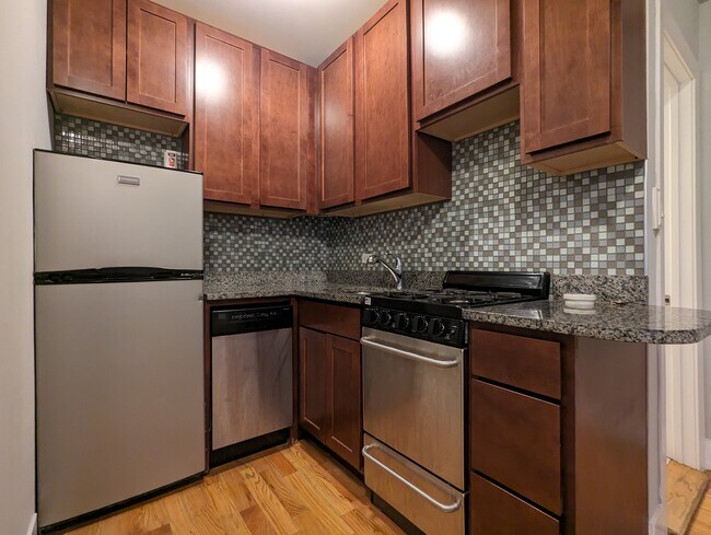 Photo - 837 W Wolfram St