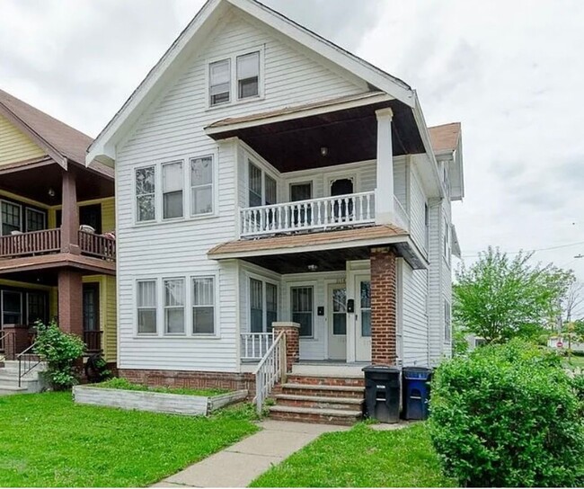 1128-1130 E 168th Street - 1128-1130 E 168th Street Apartment Unit 1130 E 168th Street UP