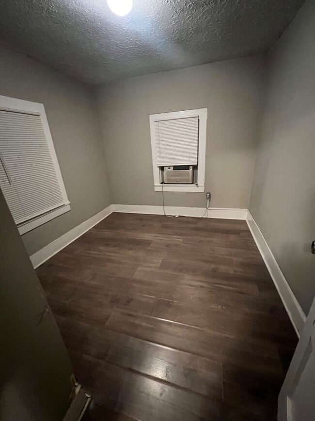 1404 High St