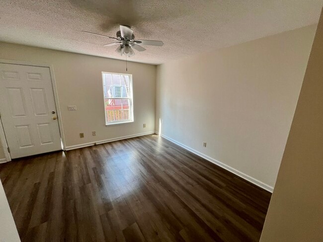 Photo - 3389 Northside Dr