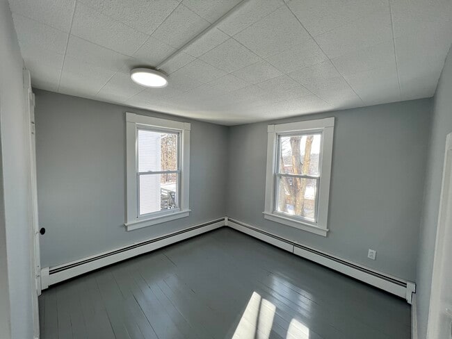 2 no floor bedroom 2 - 4 Starr Plz Unit 2nd Floor