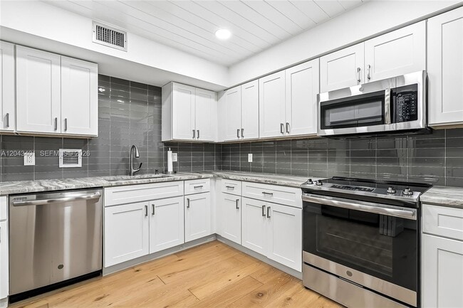 Building Photo - 2808 N 46th Ave Unit E549