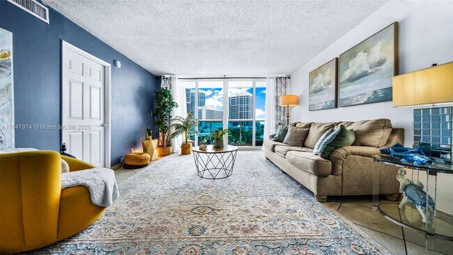 Building Photo - 6770 Indian Creek Dr Unit 7B Rental