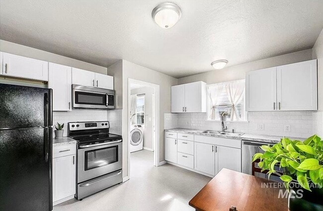 Photo - 2bd, 1b Cozy Home awaits in Boise Bench!