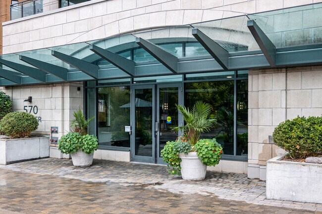 Photo - 570 Laurier Av W Unit 1-Bed Plus Den