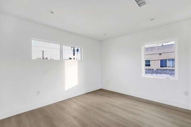 5606 Lexington Ave
