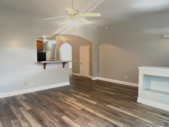 Photo - 760 Ivy Brook Way