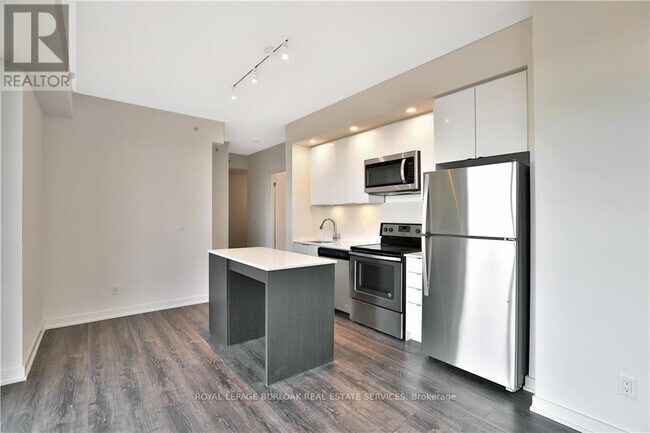 Photo - 5240 Dundas St