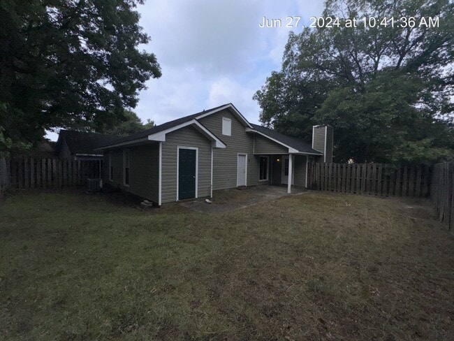 Building Photo - 501 Hollyberry Ln Rental