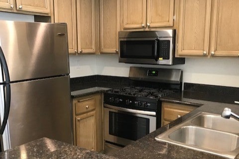 Building Photo - Villa Doheny I & II