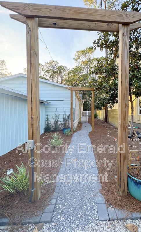 Building Photo - 444 Montigo Ave N