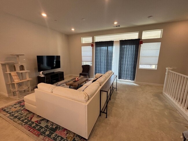 Photo - Beautiful 3-Bedroom Home with Solar in Valencia!