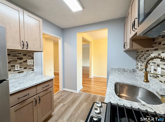 Photo - 570 Whitney Ave Unit L3