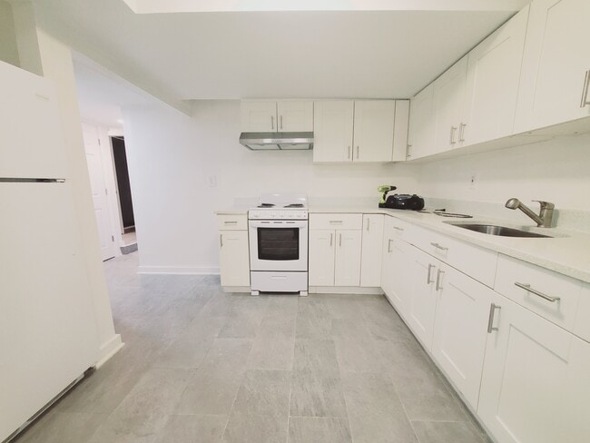 Building Photo - 47 Lindale St Unit B