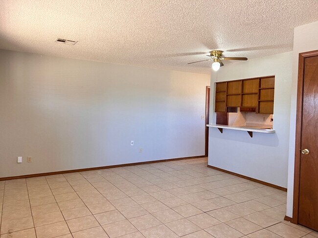 Photo - 928 S County Line Rd