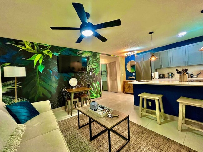 Building Photo - 820 NE 14th Ave Unit ID1369646P