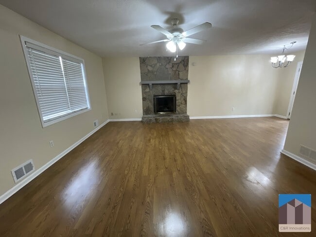 Photo - 2595 Woodland Dr NW